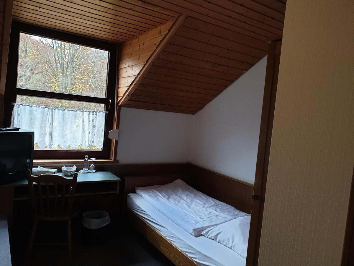 Autobahnraststätte und Hotel Riedener Wald Ost Hausen  Exterior foto